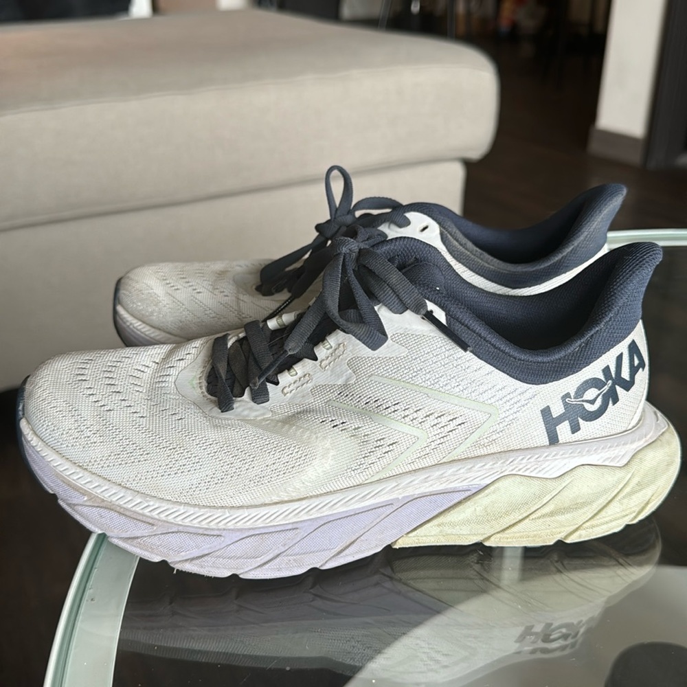 Women’s Hoka sneakers Arahi 5
